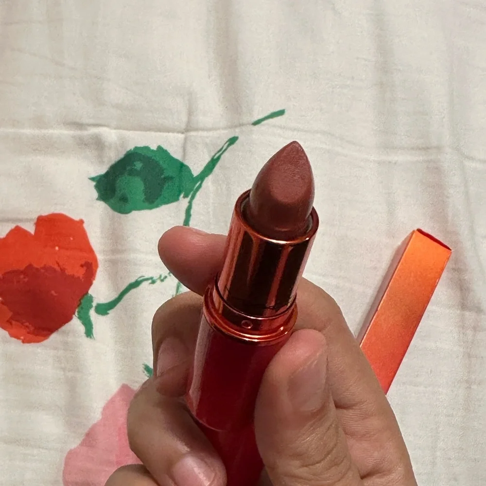 MAC lookin like wealth matte lipstick